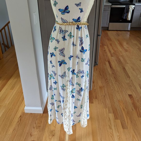 Beautiful Maxi Dress with Vibrant Butterfly Print - Picture 2 of 8